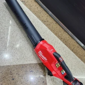 Milwaukee M18 FUEL aku puhalnik M18FBLG3-0 brez baterije in polnilca.