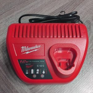 Milwaukee M12 C12 C polnilnik baterij